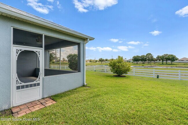 Building Photo - 3720 Alamanda Key Dr