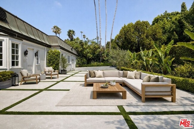 Building Photo - 801 Alta Dr