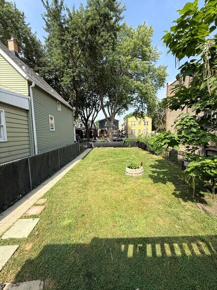 Building Photo - 3255 N Kenneth Ave