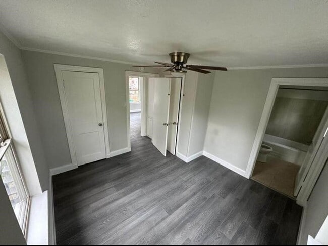 Building Photo - 702 Rosedale St