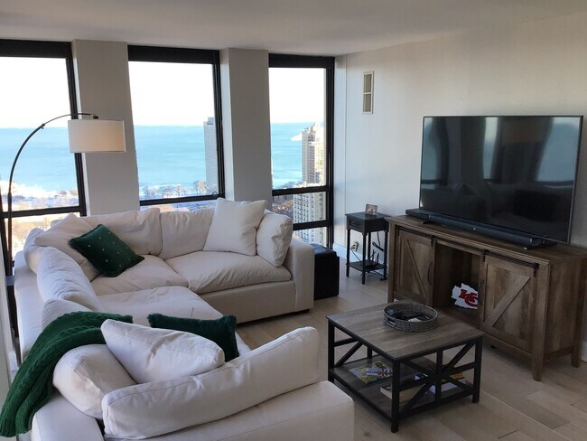 Building Photo - 1660 N La Salle Dr