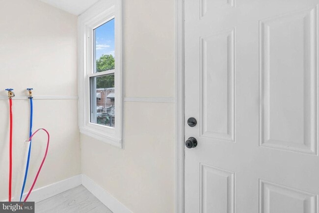 Building Photo - 5736 Leonard St