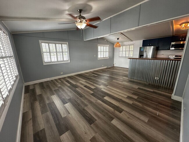 Building Photo - 4 Bedroom House with Lake views!