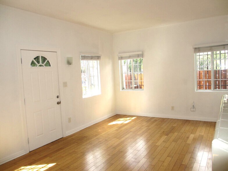 Primary Photo - 1204 N Citrus Ave