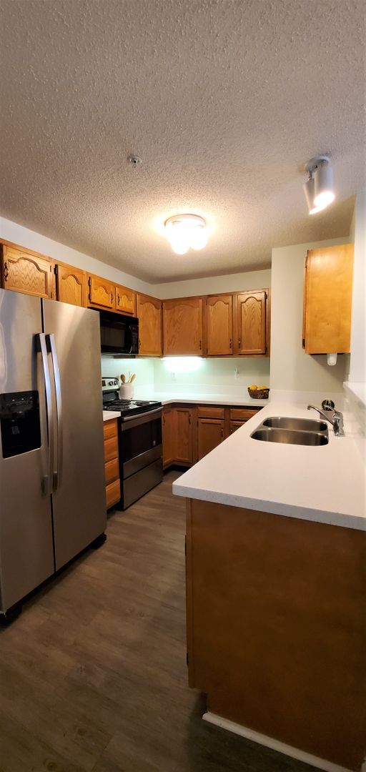 Building Photo - 214 Quietwood Dr