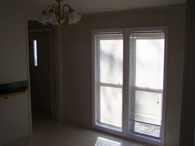 Building Photo - 143 Jordyn Layne Dr