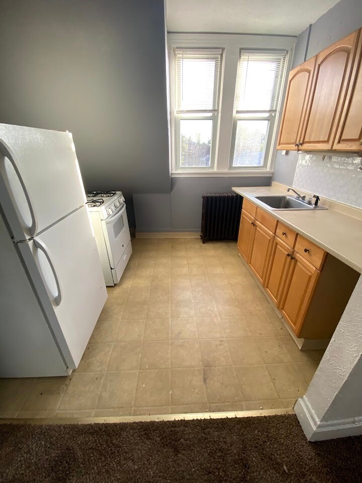 Kitchen - 3859 Brownsville Rd