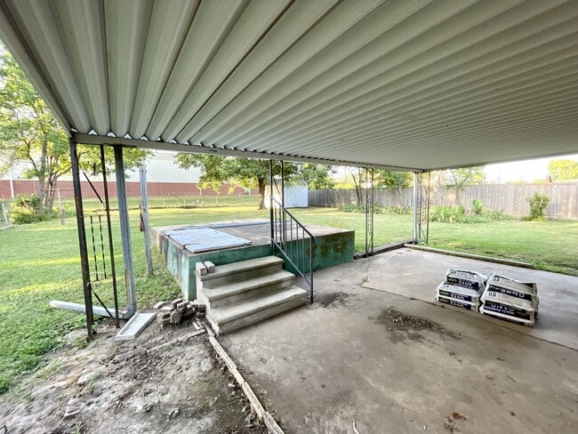 Building Photo - 905 Cottonwood St