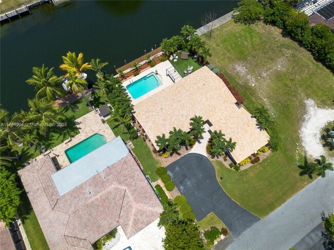 Building Photo - 636 Hibiscus Dr