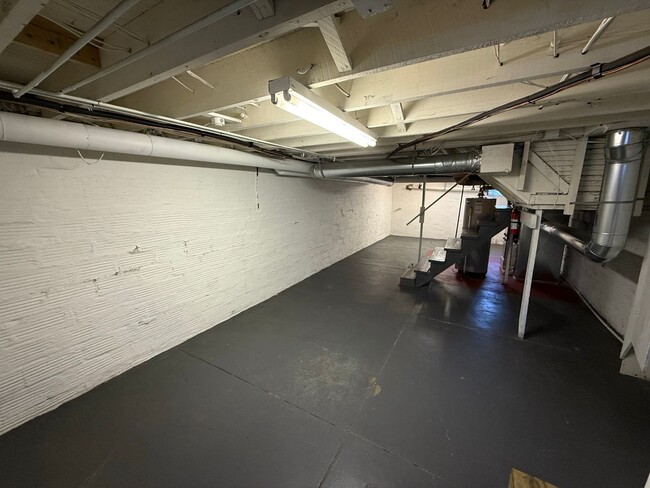 Building Photo - 2112-2120 Indianola Ave.