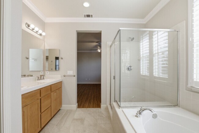 Building Photo - 4 Bed 3 Bath Single Family Home in Napa