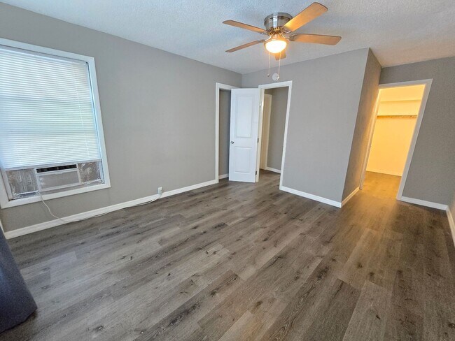 Building Photo - 2108 8th St