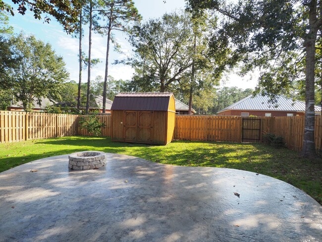 Building Photo - Gulf Shores Cottage close to park and schools!