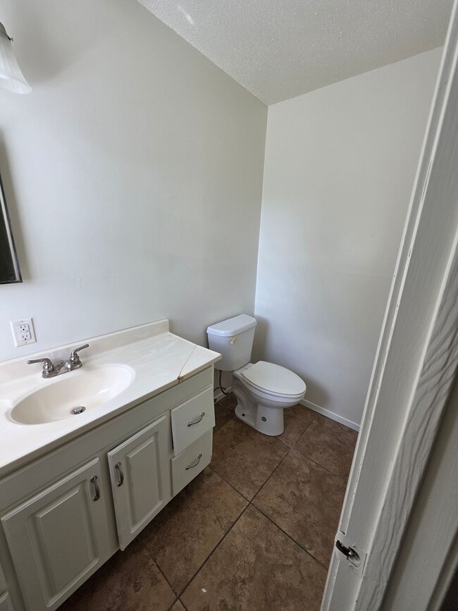 Building Photo - 111 Yelco Dr