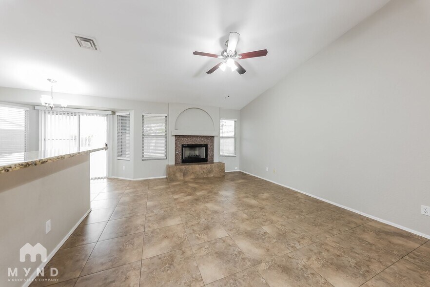 Building Photo - 3040 N Silverado