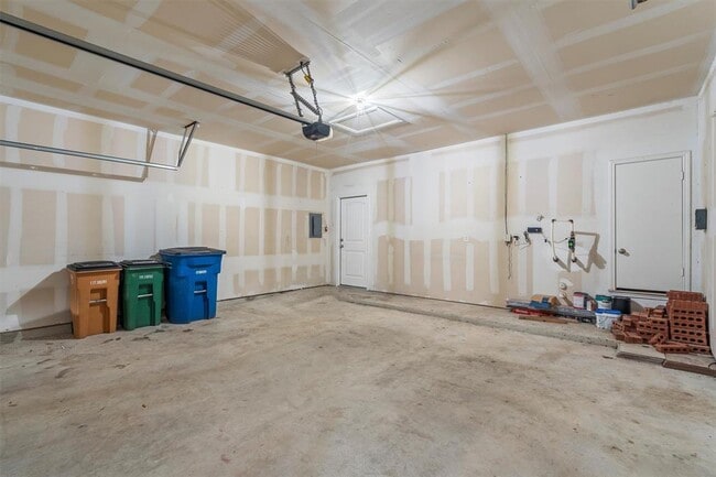 Building Photo - 7604 Knockfin Dr
