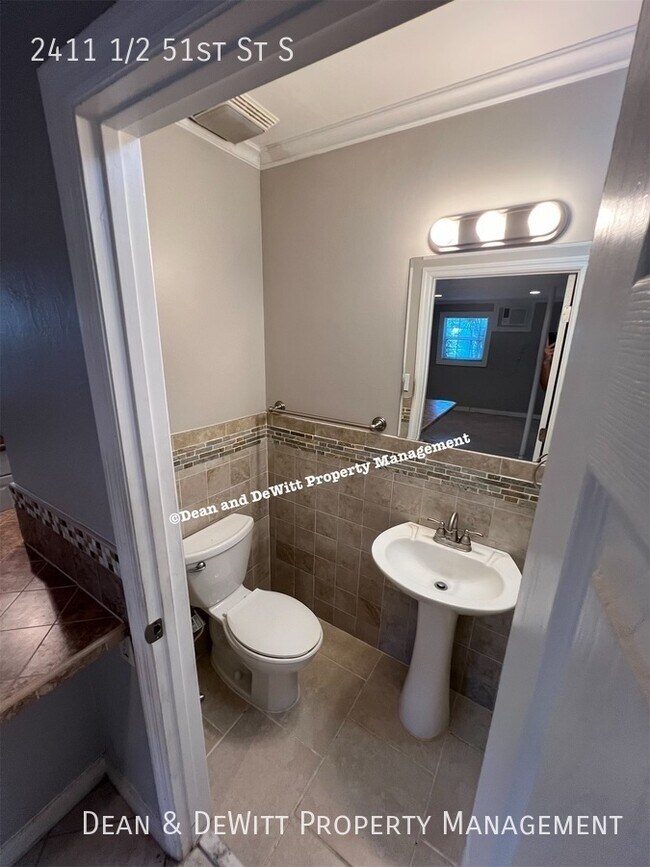 Building Photo - 2411 1/2 51st St S-