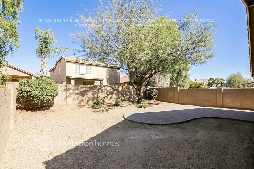 Building Photo - 900 E Jasper Dr