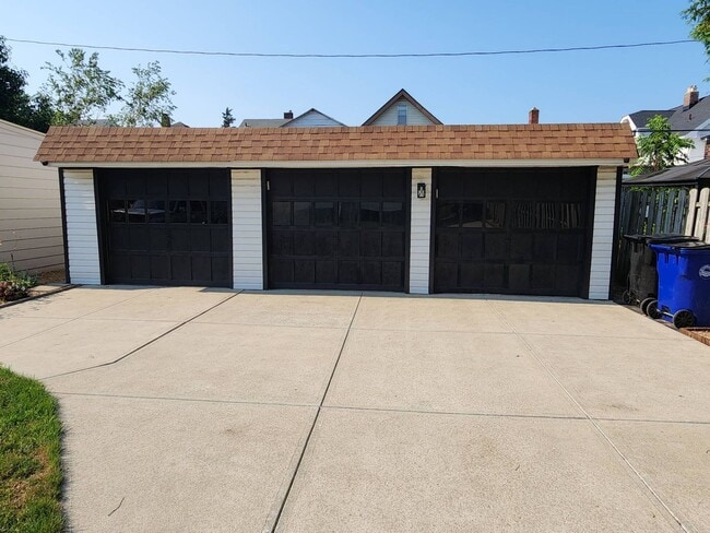 Building Photo - Newly Renovated 3-Bedroom Property in Prim...