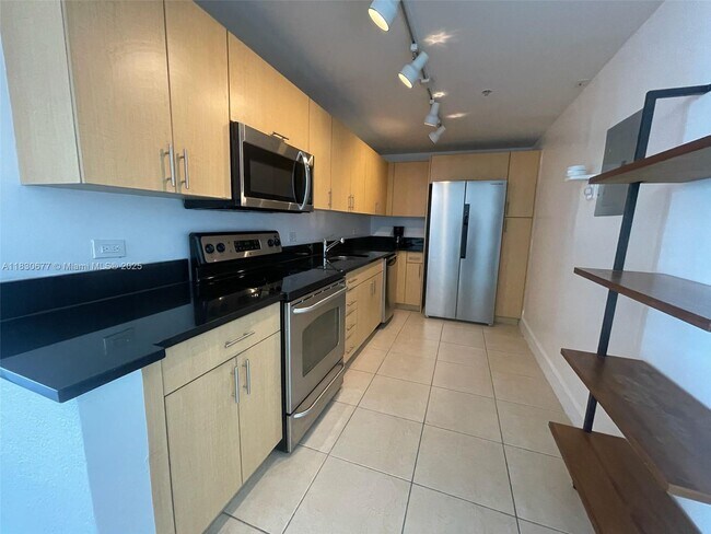 Building Photo - 7501 E Treasure Dr
