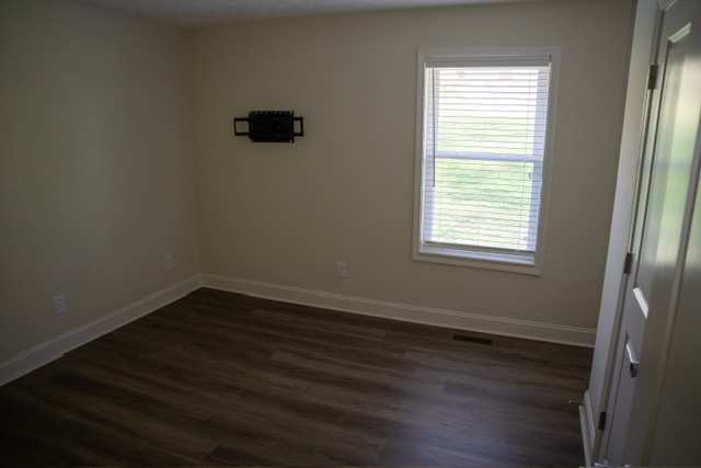 Building Photo - 1142 Paradise Dr