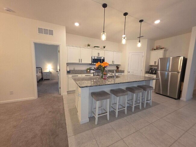 Building Photo - 2024 Like new gorgeous 4 bedroom/2 bath home close to historic Sanford