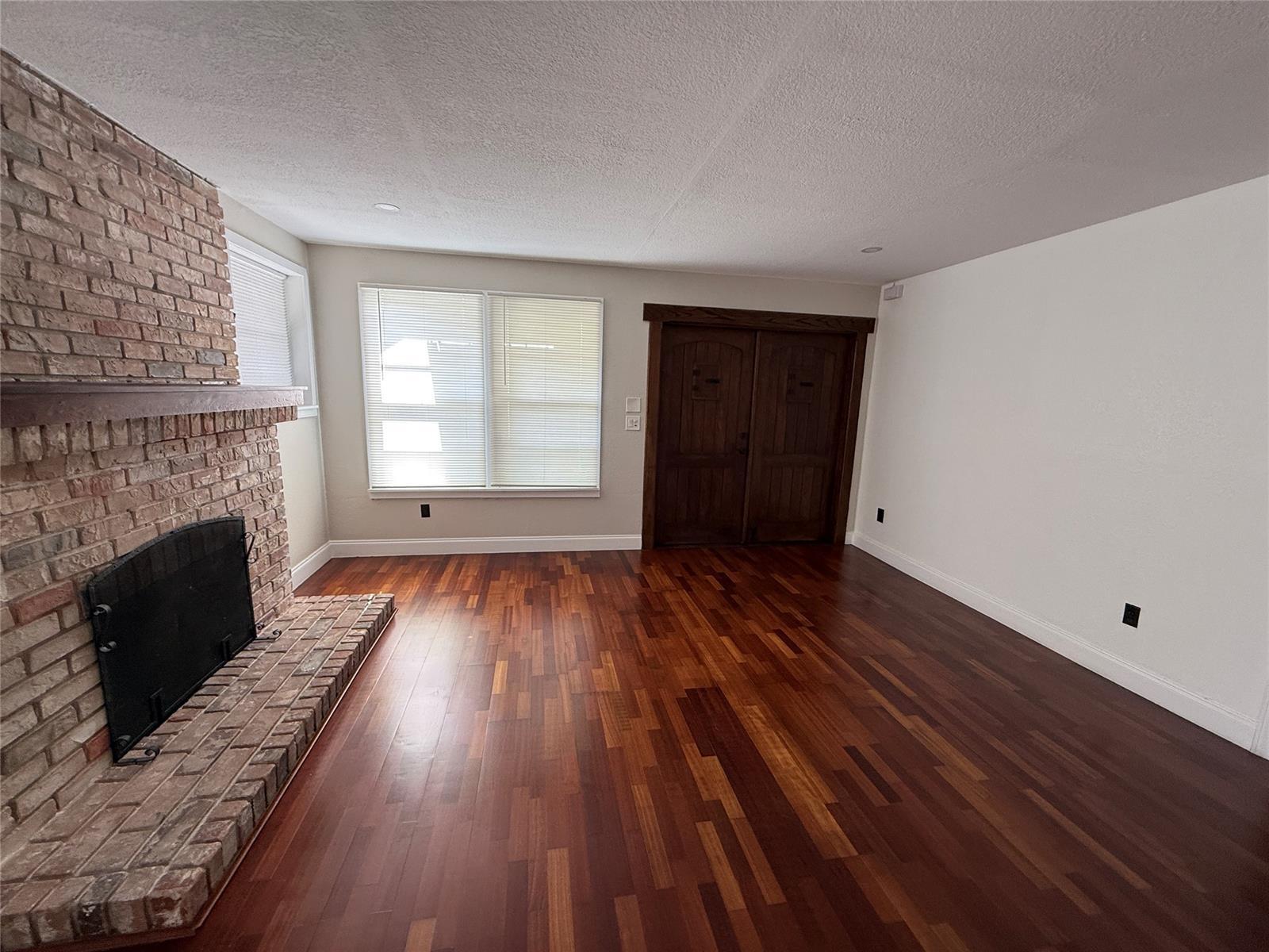 Building Photo - 5025 SW 64th Ave