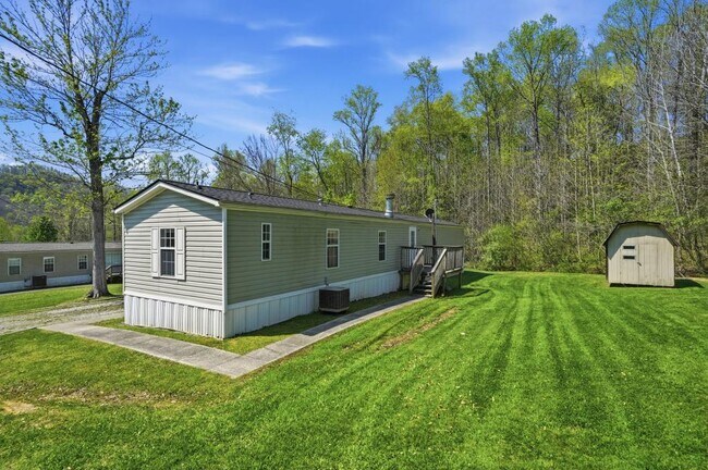 Building Photo - 267 Maddux Farm Dr