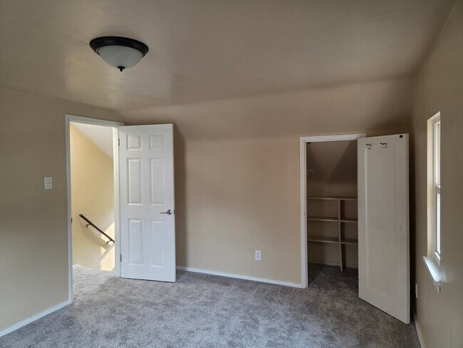 Building Photo - 5272 Fieldcrest Dr