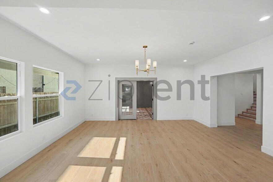 Building Photo - Unit