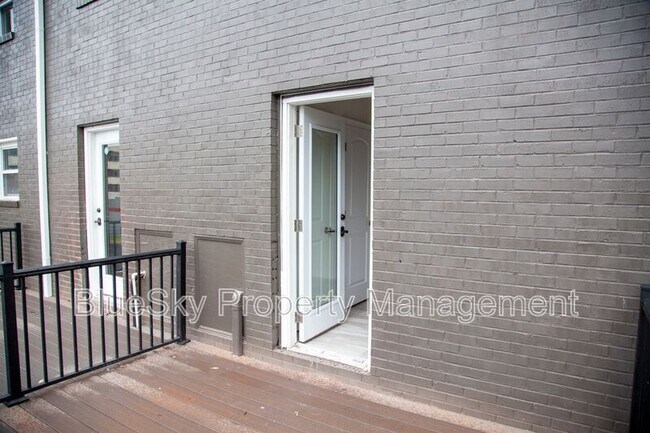 Building Photo - 1000 Monticello Rd