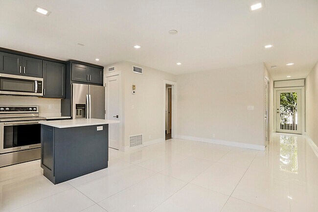 Building Photo - 1439 S Ocean Blvd