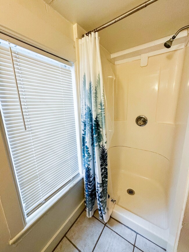 Building Photo - 128 Blair St