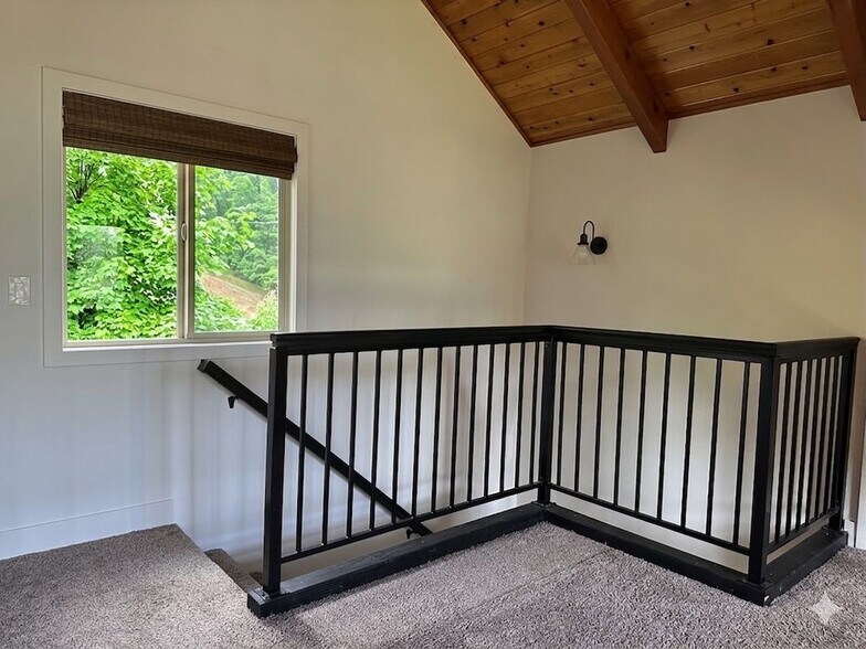 Building Photo - 22374 Glenwood Dr