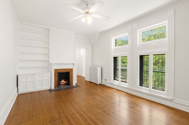 Building Photo - 532 W Fullerton Pkwy