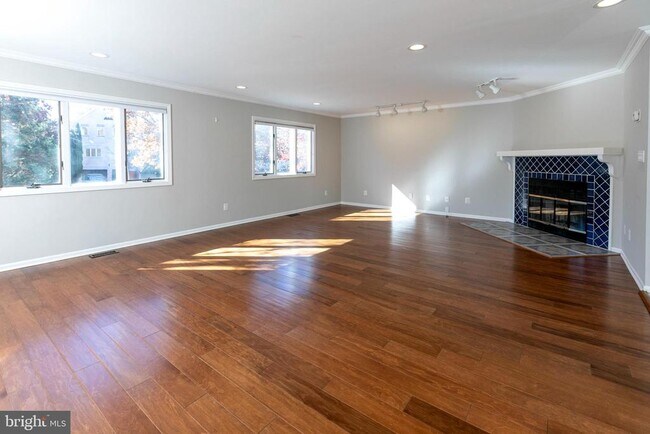 Building Photo - 11 Lexington Ct