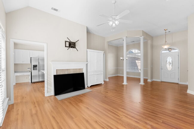 Building Photo - 1811 Old Carriage Trail