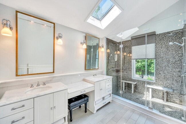 Building Photo - 25 Broidy Ln