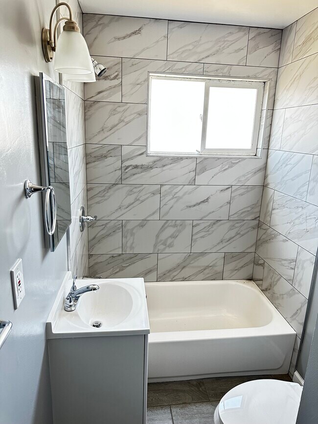 Newly remodeled bathroom - 149 Marina Way