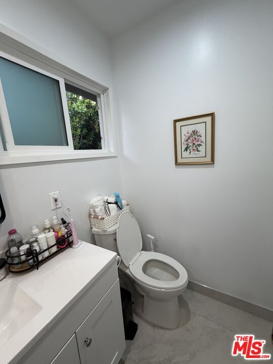 Building Photo - 348 Rexford Dr