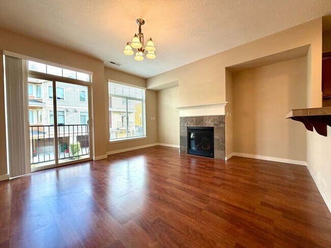 Building Photo - Sophisticated Beaverton Townhome with Mult...