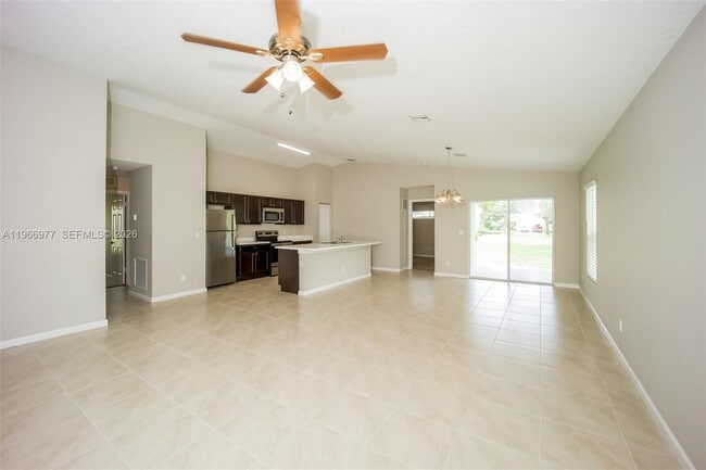 Building Photo - 154 NW Curtis St