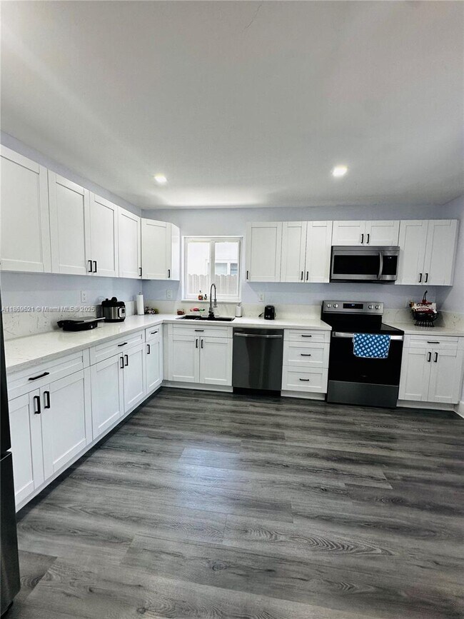 Building Photo - 1543 SW 74th Ct