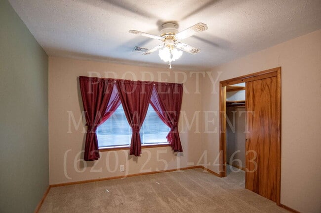 Building Photo - 3-Bed, 1.5-Bath with Detached Dual-Access ...