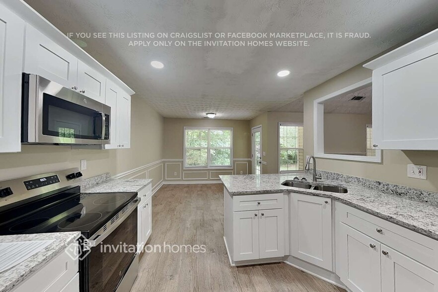 Building Photo - 898 Kendall Park Dr