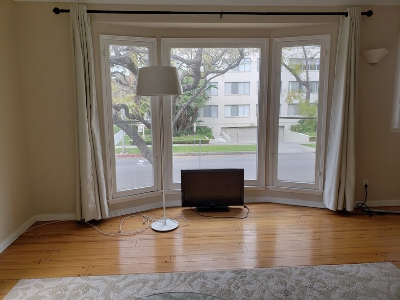 Building Photo - 9199 W 3rd St