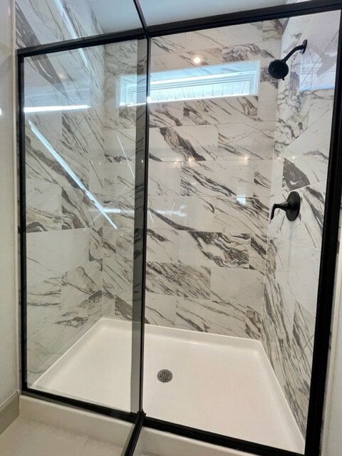 Building Photo - 912 Cook St