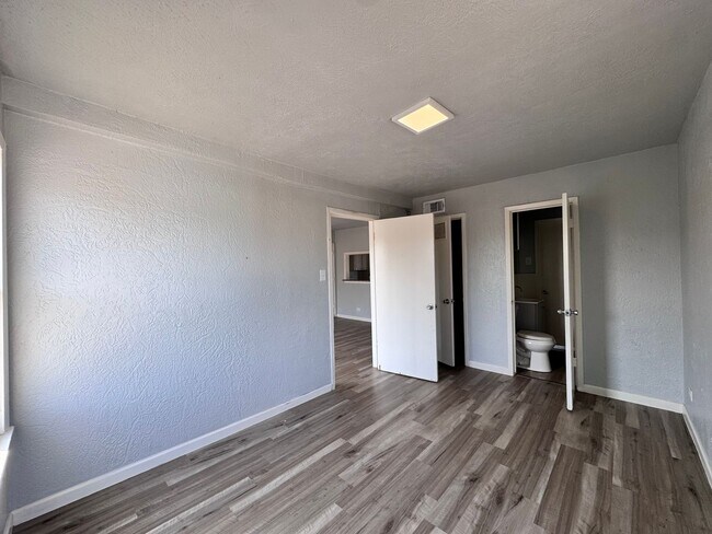 Building Photo - TWO BEDROOM APT WITH WATER PAID