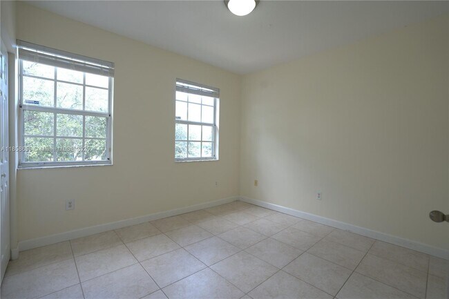 Building Photo - 4100 NE 25th St