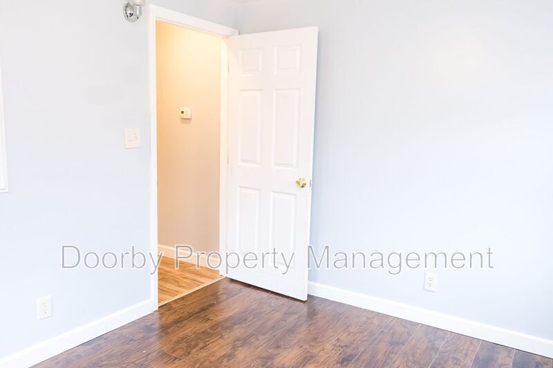 Building Photo - 604 S Cherokee St